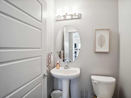 7173 Cardinal Way, Edmonton, AB - Indoor Photo Showing Bathroom