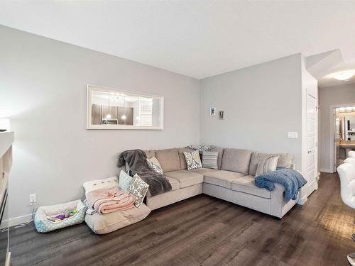 7173 Cardinal Way, Edmonton, AB - Indoor Photo Showing Living Room