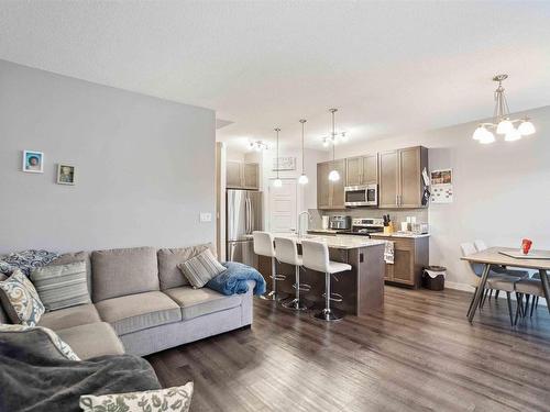 7173 Cardinal Way, Edmonton, AB - Indoor Photo Showing Living Room