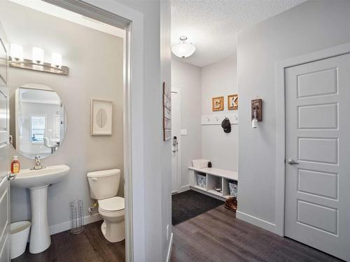 7173 Cardinal Way, Edmonton, AB - Indoor Photo Showing Bathroom