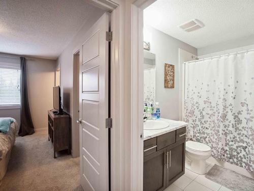 7173 Cardinal Way, Edmonton, AB - Indoor Photo Showing Bathroom