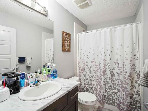 7173 Cardinal Way, Edmonton, AB - Indoor Photo Showing Bathroom