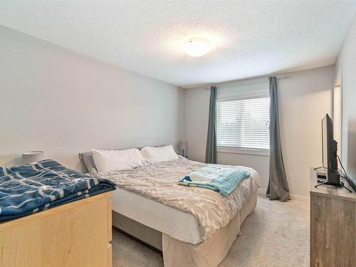 7173 Cardinal Way, Edmonton, AB - Indoor Photo Showing Bedroom