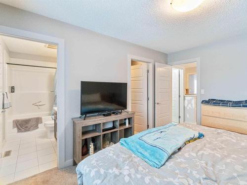 7173 Cardinal Way, Edmonton, AB - Indoor Photo Showing Bedroom