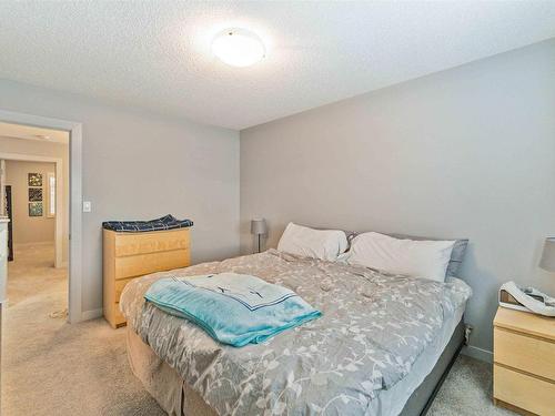 7173 Cardinal Way, Edmonton, AB - Indoor Photo Showing Bedroom