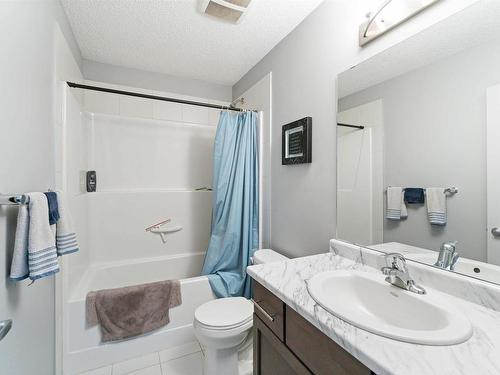 7173 Cardinal Way, Edmonton, AB - Indoor Photo Showing Bathroom