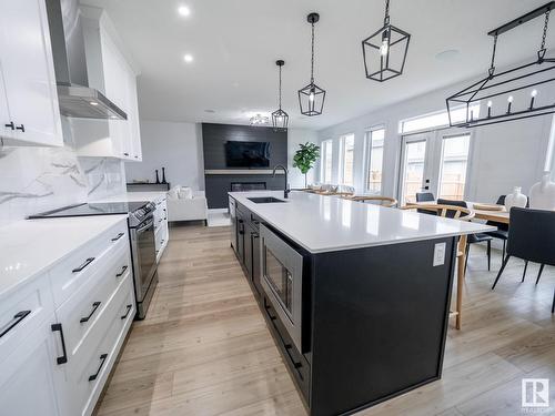 20412 128 Avenue, Edmonton, AB - Indoor Photo Showing Kitchen With Upgraded Kitchen