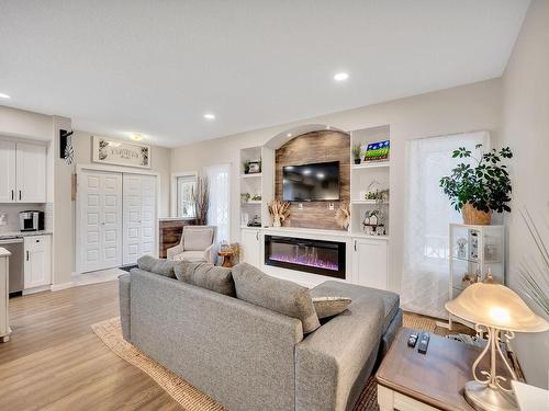 28-52414 Rge Road 30, Rural Parkland County, AB - Indoor Photo Showing Living Room With Fireplace