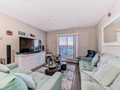 205 3670 139 Avenue, Edmonton, AB - Indoor Photo Showing Living Room