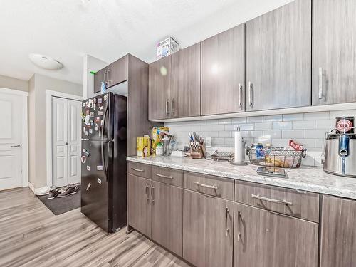 205 3670 139 Avenue, Edmonton, AB - Indoor Photo Showing Kitchen