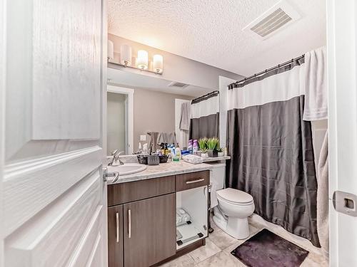 205 3670 139 Avenue, Edmonton, AB - Indoor Photo Showing Bathroom