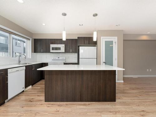 1081 Rosenthal Boulevard, Edmonton, AB - Indoor Photo Showing Kitchen