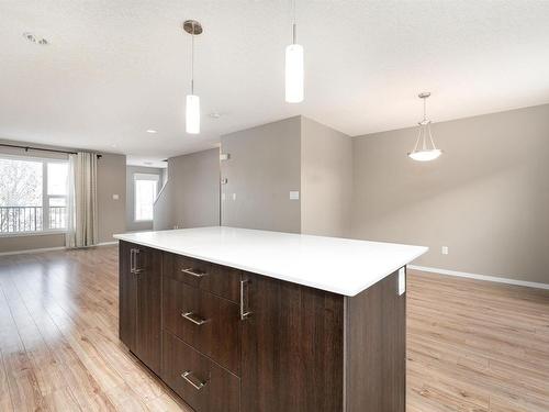 1081 Rosenthal Boulevard, Edmonton, AB - Indoor Photo Showing Kitchen