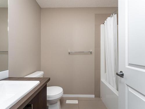 1081 Rosenthal Boulevard, Edmonton, AB - Indoor Photo Showing Bathroom