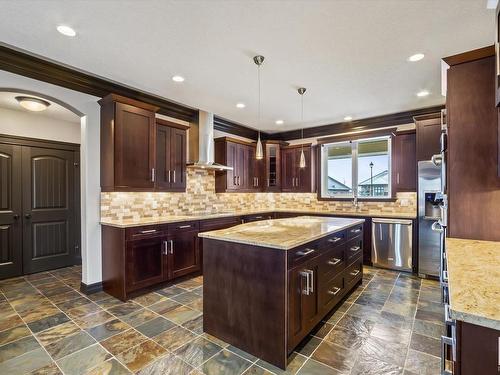 1086 Genesis Lake Boulevard, Stony Plain, AB - Indoor Photo Showing Kitchen With Upgraded Kitchen