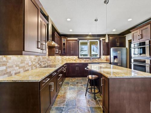 1086 Genesis Lake Boulevard, Stony Plain, AB - Indoor Photo Showing Kitchen With Upgraded Kitchen