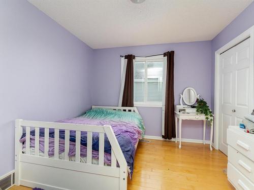 8732 10 Avenue, Edmonton, AB - Indoor Photo Showing Bedroom