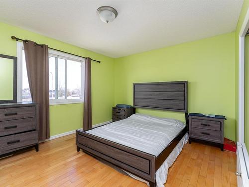 8732 10 Avenue, Edmonton, AB - Indoor Photo Showing Bedroom