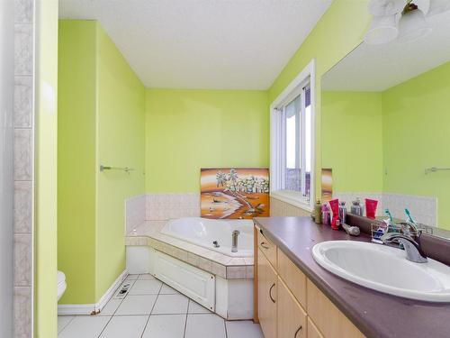 8732 10 Avenue, Edmonton, AB - Indoor Photo Showing Bathroom