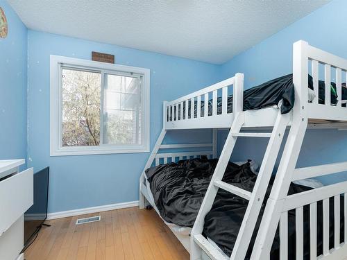 8732 10 Avenue, Edmonton, AB - Indoor Photo Showing Bedroom