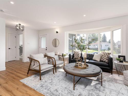 9216 72 Street, Edmonton, AB - Indoor Photo Showing Living Room