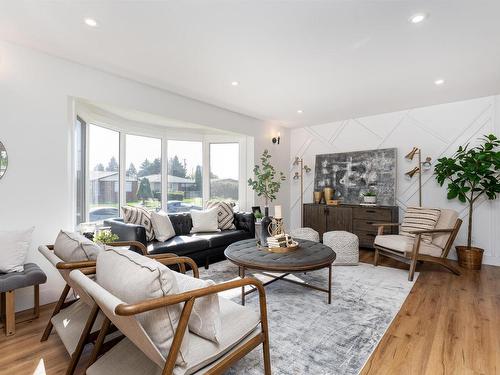 9216 72 Street, Edmonton, AB - Indoor Photo Showing Living Room