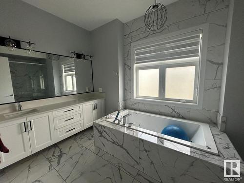 60 Riverstone Close, Rural Sturgeon County, AB - Indoor Photo Showing Bathroom