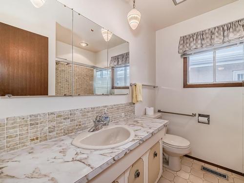 3615 75 Street, Edmonton, AB - Indoor Photo Showing Bathroom