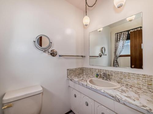 3615 75 Street, Edmonton, AB - Indoor Photo Showing Bathroom