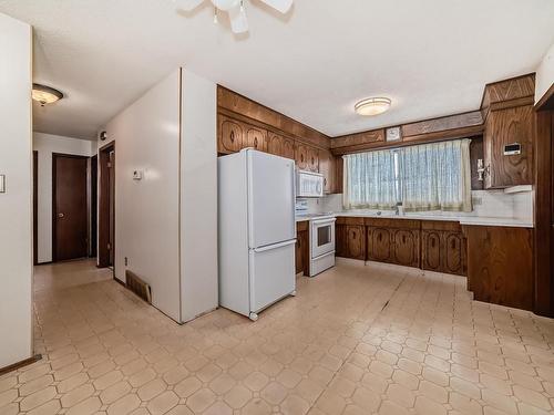 3615 75 Street, Edmonton, AB - Indoor Photo Showing Kitchen