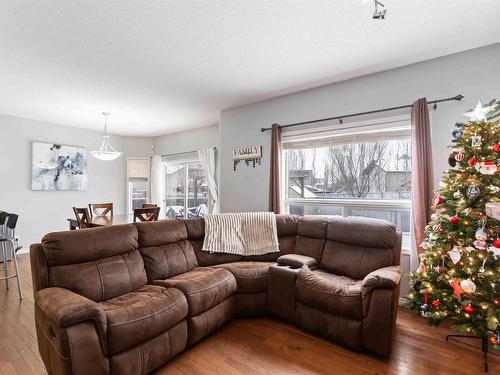 79 Avonlea Way, Spruce Grove, AB - Indoor Photo Showing Living Room