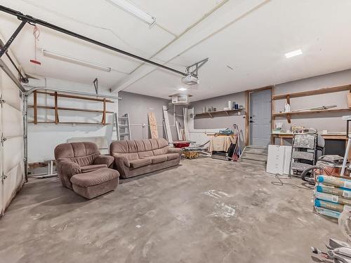 4 Harcourt Crescent, St. Albert, AB - Indoor Photo Showing Garage