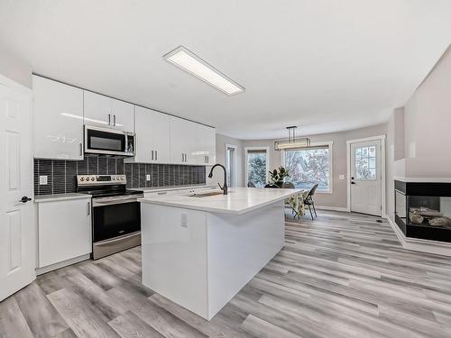 4 Harcourt Crescent, St. Albert, AB - Indoor Photo Showing Kitchen With Upgraded Kitchen