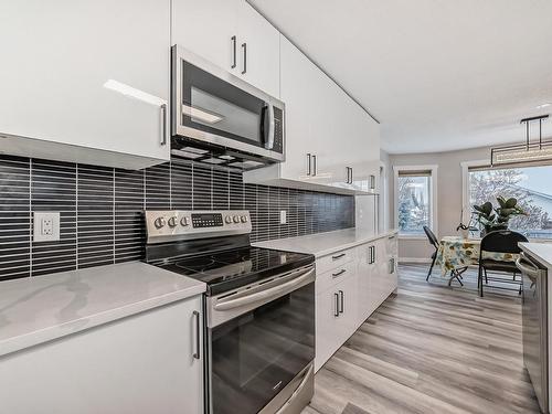 4 Harcourt Crescent, St. Albert, AB - Indoor Photo Showing Kitchen With Upgraded Kitchen