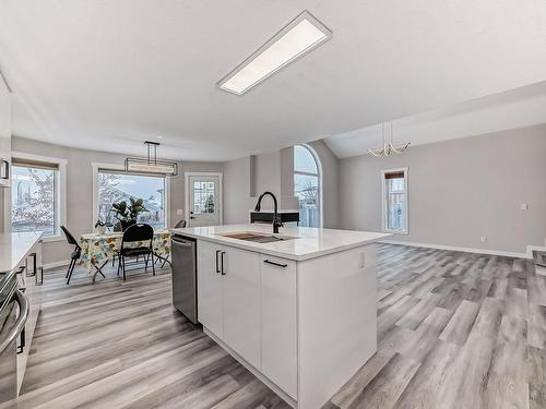 4 Harcourt Crescent, St. Albert, AB - Indoor Photo Showing Kitchen