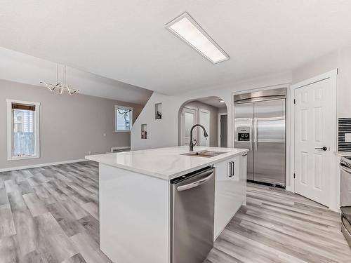 4 Harcourt Crescent, St. Albert, AB - Indoor Photo Showing Kitchen With Upgraded Kitchen