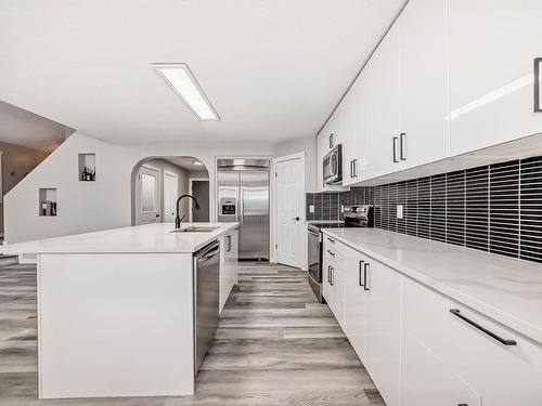 4 Harcourt Crescent, St. Albert, AB - Indoor Photo Showing Kitchen