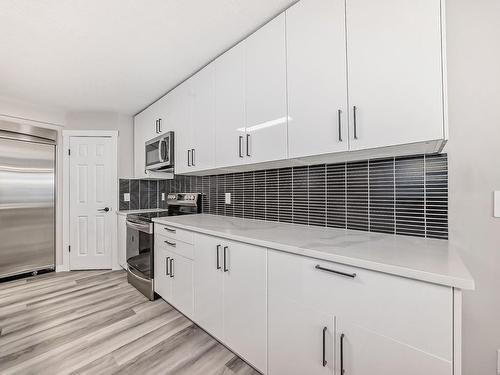 4 Harcourt Crescent, St. Albert, AB - Indoor Photo Showing Kitchen