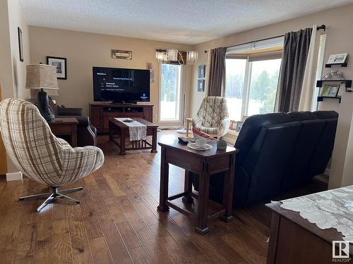 59525 Rr 270, Rural Westlock County, AB - Indoor Photo Showing Living Room