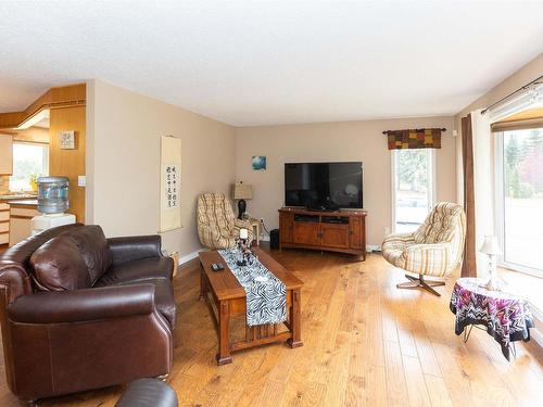 59525 Rr 270, Rural Westlock County, AB - Indoor Photo Showing Living Room