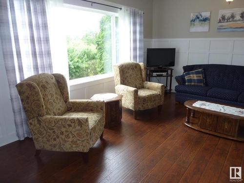 11215 Twp Rd 581, Rural St. Paul County, AB - Indoor Photo Showing Living Room