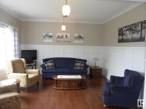 11215 Twp Rd 581, Rural St. Paul County, AB - Indoor Photo Showing Living Room