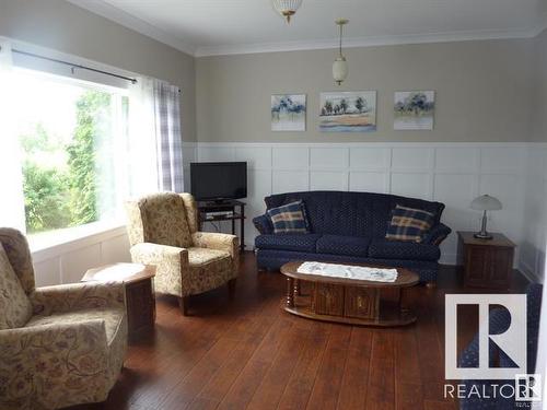 11215 Twp Rd 581, Rural St. Paul County, AB - Indoor Photo Showing Living Room