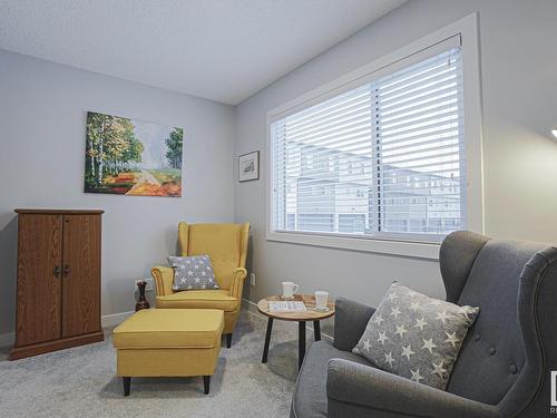 134 804 Welsh Drive, Edmonton, AB - Indoor Photo Showing Living Room