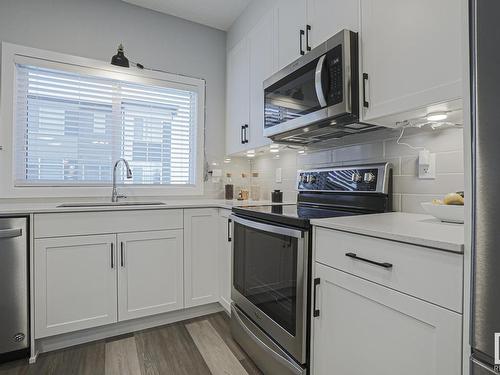 134 804 Welsh Drive, Edmonton, AB - Indoor Photo Showing Kitchen With Upgraded Kitchen