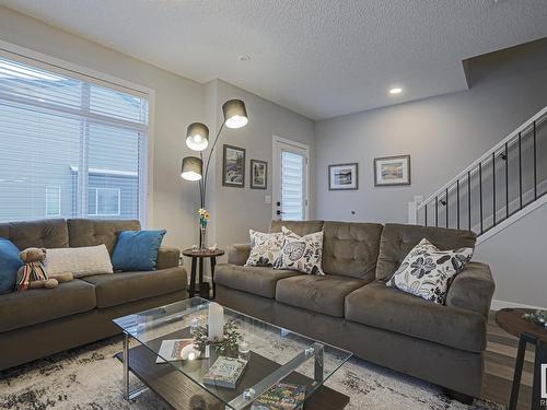 134 804 Welsh Drive, Edmonton, AB - Indoor Photo Showing Living Room