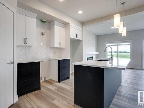 1068 Berg Place, Leduc, AB - Indoor Photo Showing Kitchen