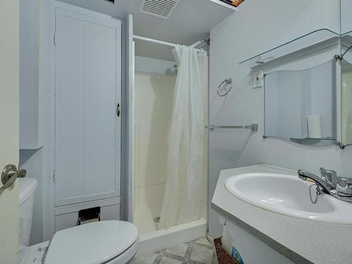 8431 152 Street, Edmonton, AB - Indoor Photo Showing Bathroom