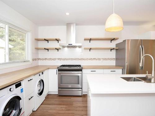 9604/9606 124 Avenue, Edmonton, AB - Indoor Photo Showing Laundry Room