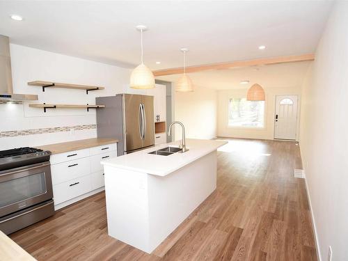 9604/9606 124 Avenue, Edmonton, AB - Indoor Photo Showing Kitchen With Double Sink With Upgraded Kitchen